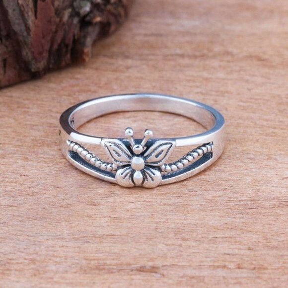 🔥 Sweet Butterfly Daily Romantic Simple Silver Ring for Women PD186